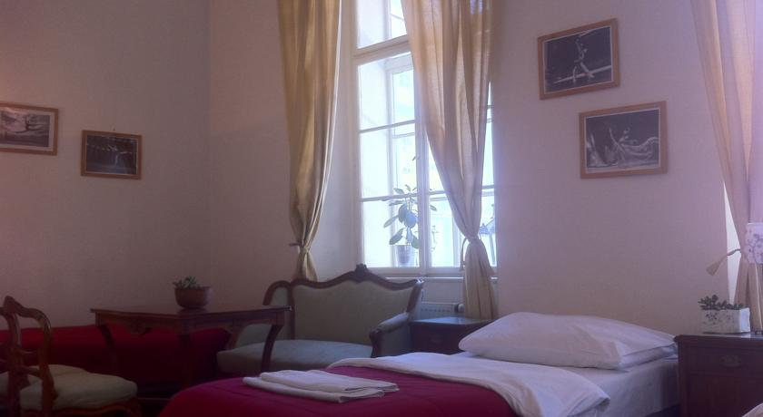 Little Town Budget Hotel Prag Dış mekan fotoğraf